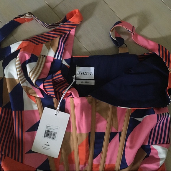 Averie Sweetheart Bodycon Midi Dress - Picture 8 of 14